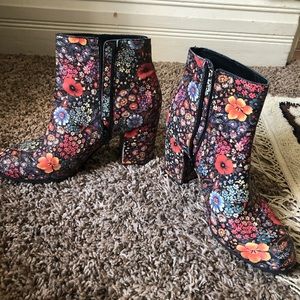 Lucky flower detail ankle booties